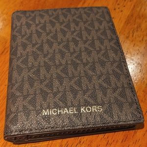 💥Sale!💥 NWOT Michael Kors Brown Jet Set Passport Holder Wallet